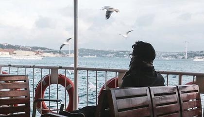 开云下载-马竞险胜巴萨，范戴克乌龙送礼意甲