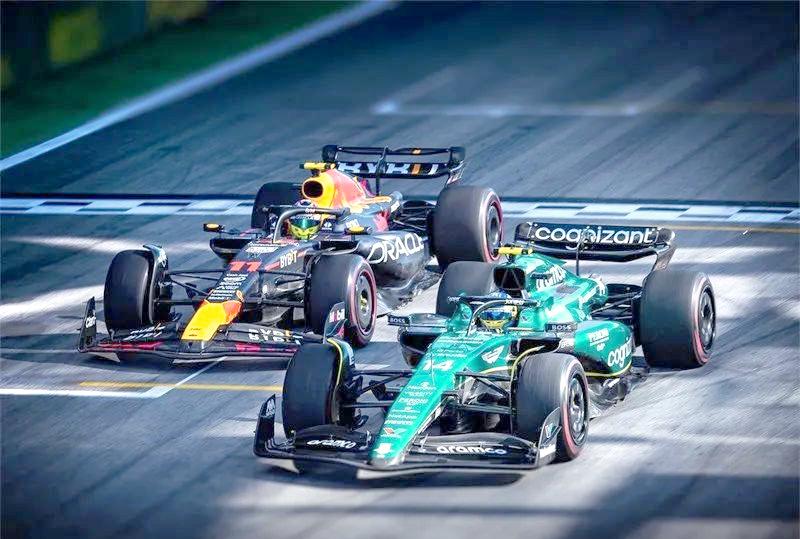 阿斯顿马丁轻取红牛车队,塞恩斯关键制胜 阿斯顿马丁轻取红牛车队,塞恩斯关键制胜