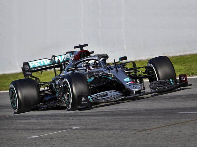 梅赛德斯翻盘迈凯伦，塞恩斯状态火热