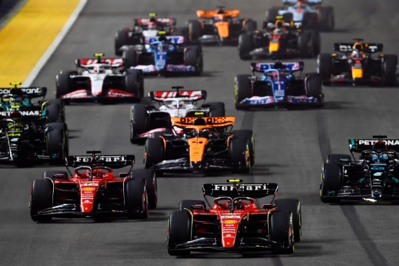 法拉利绝杀梅赛德斯，诺里斯统治全场